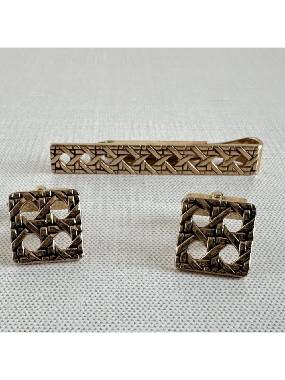 Swank Signed Cufflinks and Tie Clip Set Gold Tone Woven Basketweave Mens